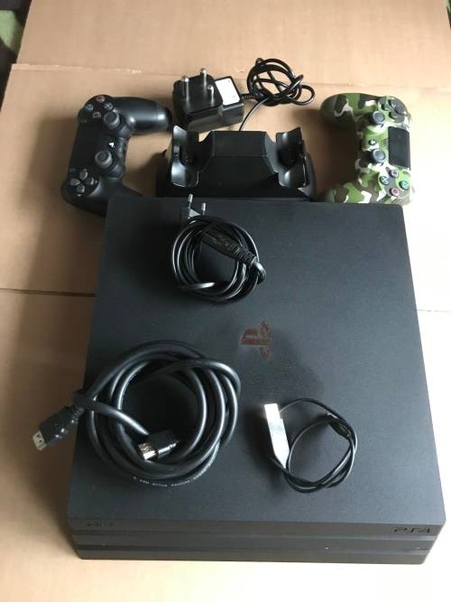 BOXED PS4 PRO CONSOLE8 1TH HDD*MODEL:CUH-7116B*I GAME(DEUS EX)*2 SONY CONTROLLERS